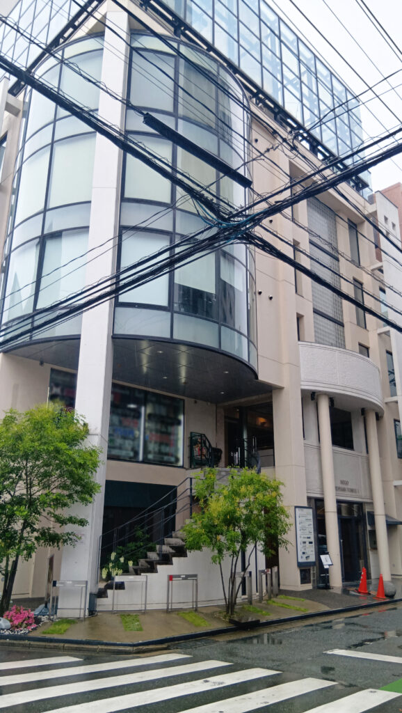 (株)クォーターズ (株)クォーターズ