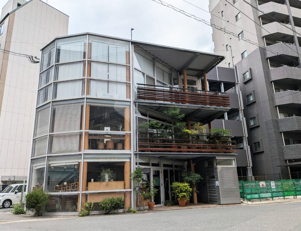 ㈱トップヒーラーズジャパン　「癒しの森Ｒｅｓｏｒｔ～博多駅前店」